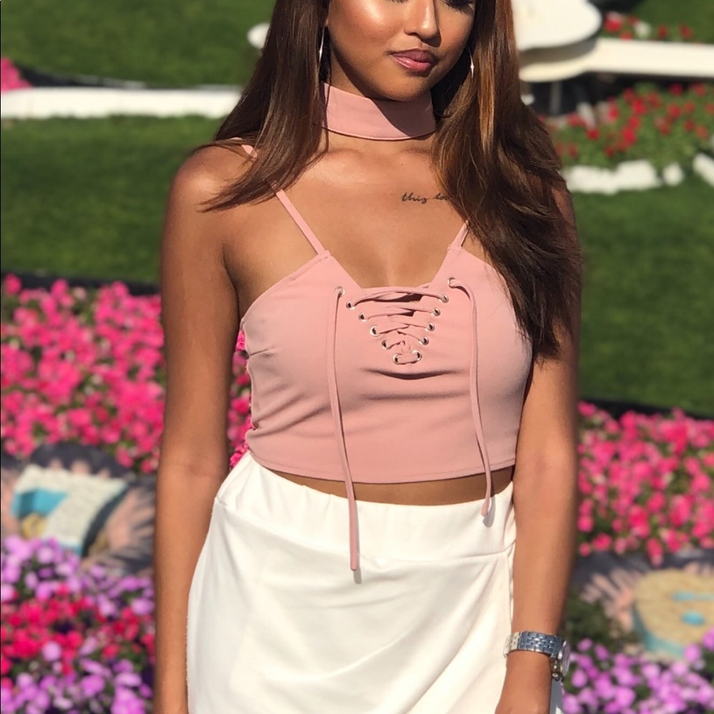 Choker crop top